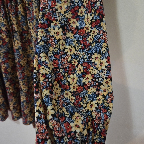 Kirundo fall dress , size S beautiful flowers wear only 2 times - Picture 6 of 9